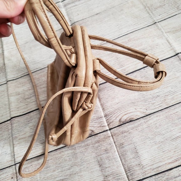 MISSGUIDED cream handbag/crossbody purse - Picture 2 of 5